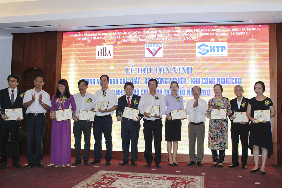 Leader of Kien Vuong receives the title of Best Entrepreneurs of HCMC Industrial Park 2017