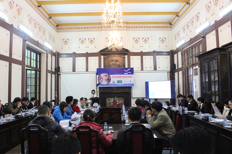 Kien Vuong holds seminar 'PLATFORM SOLUTIONS WITH FOCUS ON SOFT-GEL AND SOLUBILIZATION'